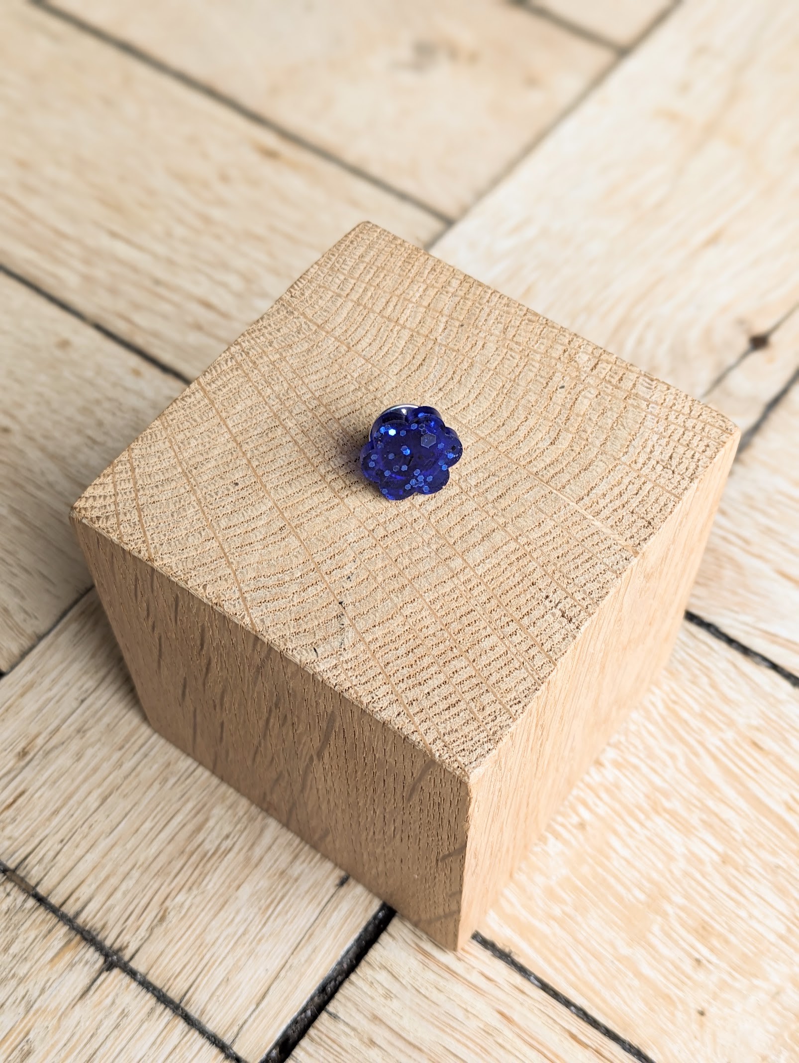 Pin's RIRI - plusieurs coloris